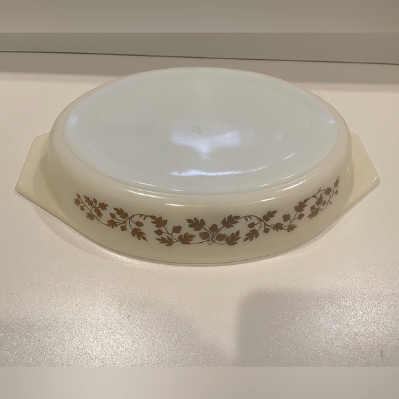 Vintage PYREX “Golden Acorn” 1.5 Qt Divided Baking and Storage Dish. No lid. - Picture 4 of 5